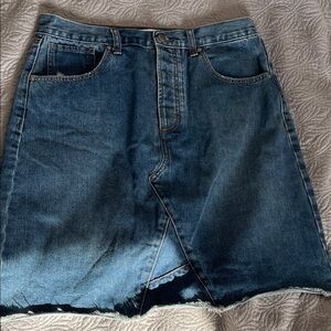 Womans Velvet Heart Yelena Denim Skirt. Size 31